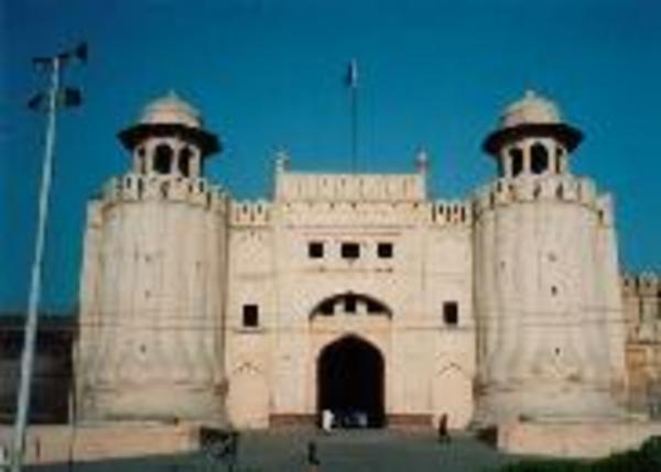 Alamgiri Gate [closeup]